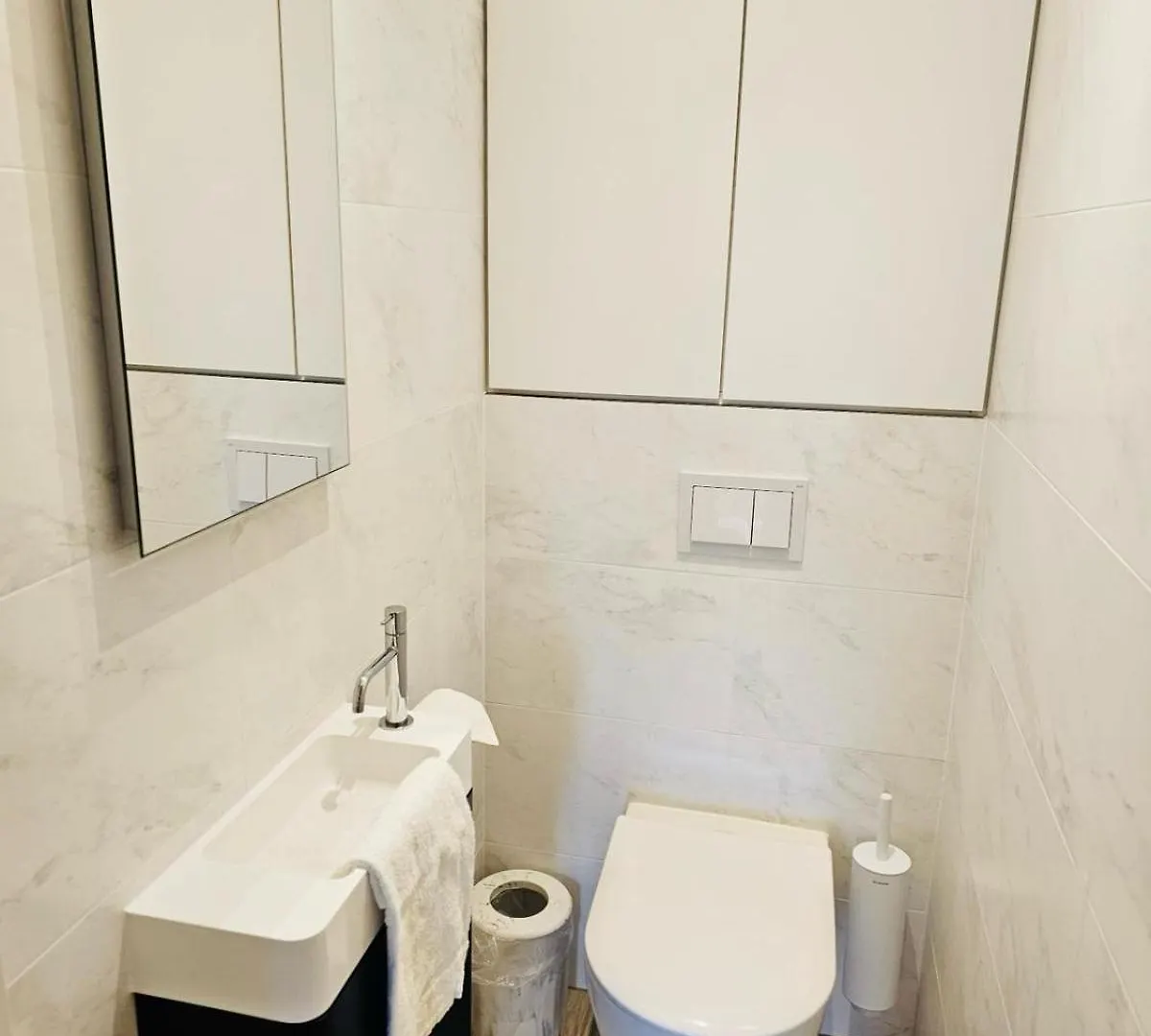 Serene 2 Bedroom Flat With Private Terrace-Cd10 Luxemburg